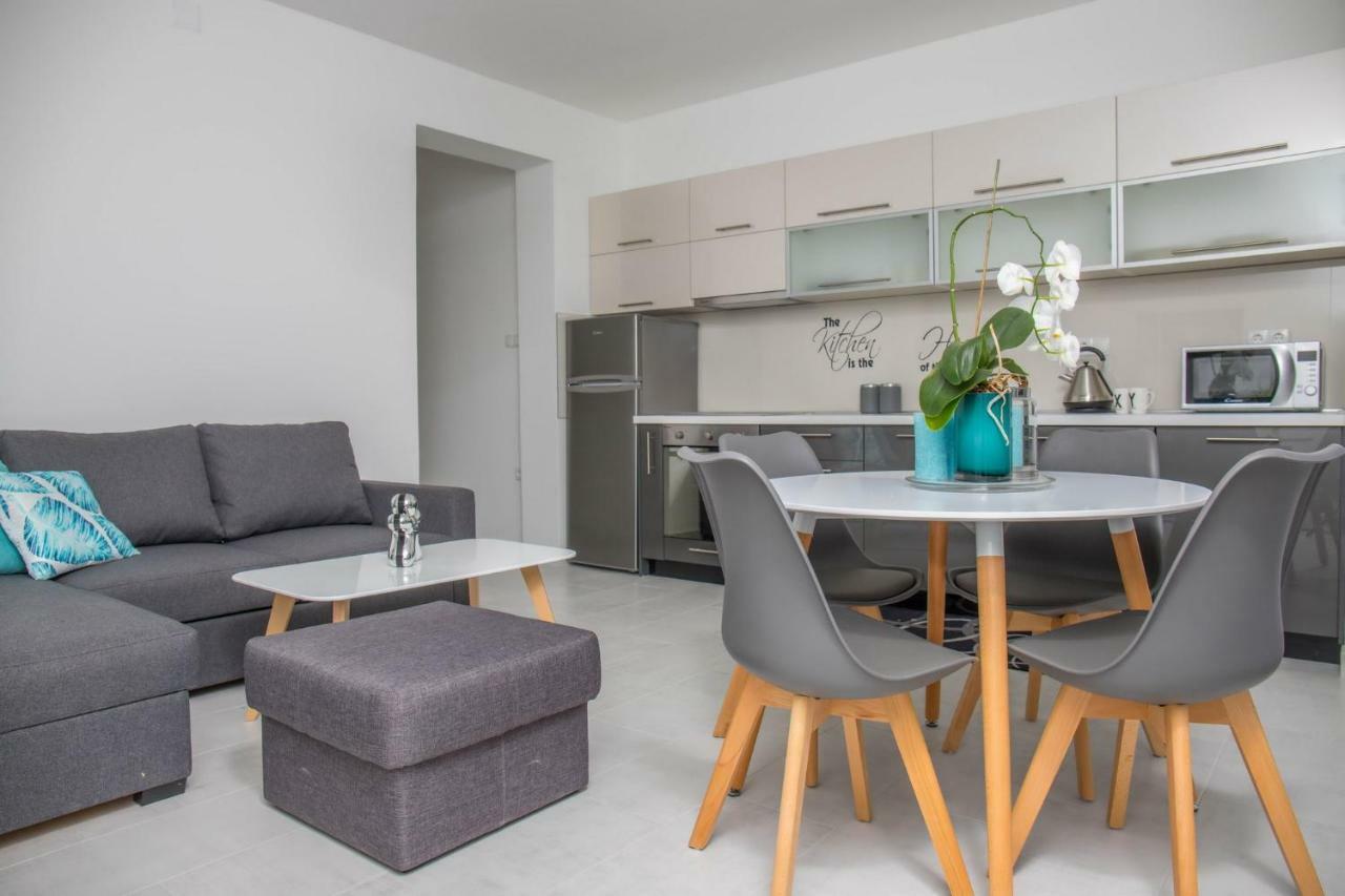 Apartments Zorica Dramalj Bagian luar foto