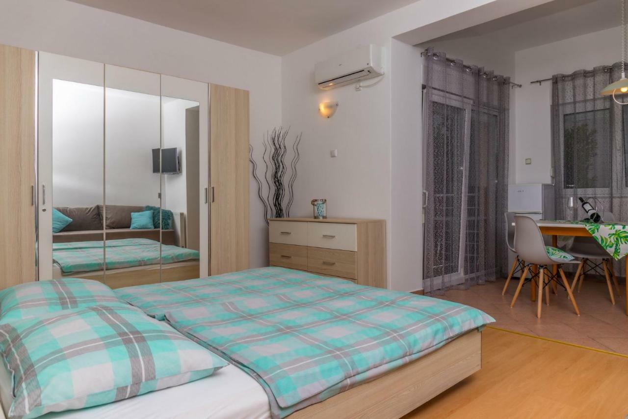 Apartments Zorica Dramalj Bagian luar foto