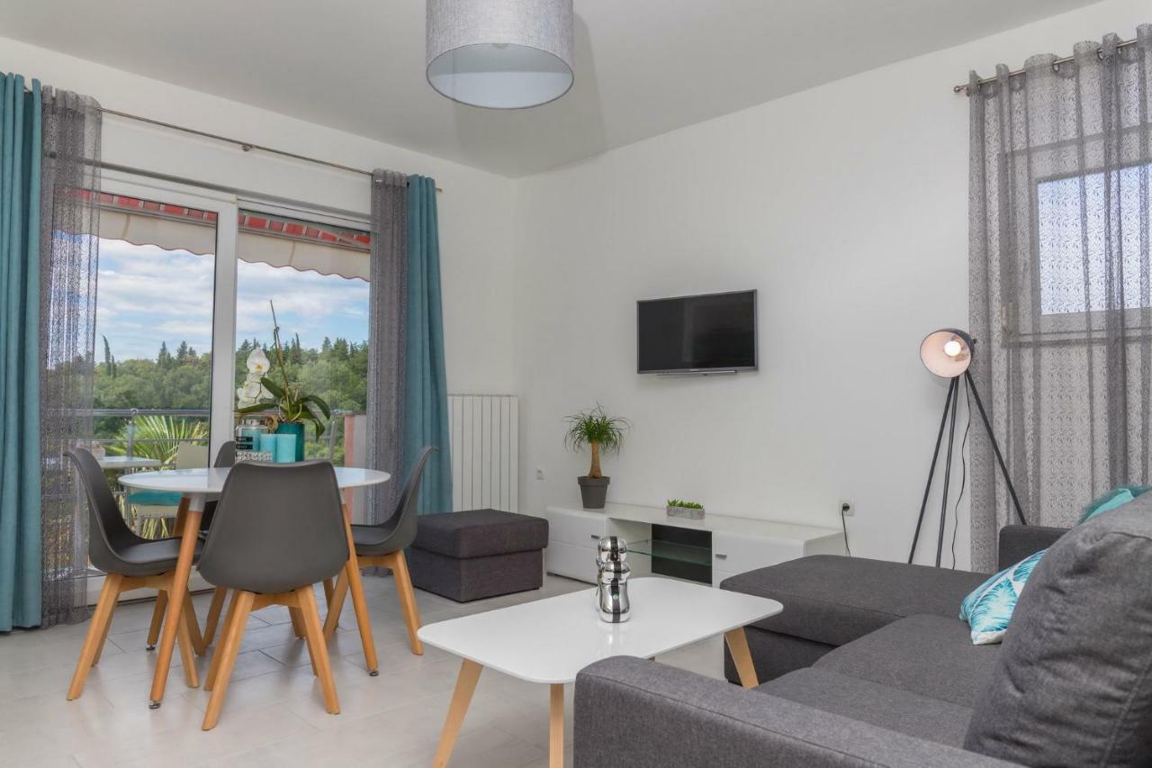 Apartments Zorica Dramalj Bagian luar foto